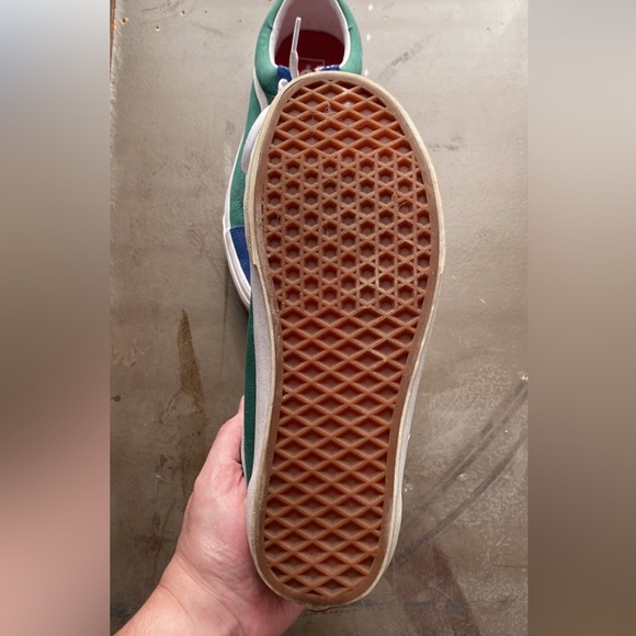 Men’s Vans size 8 - Picture 2 of 4